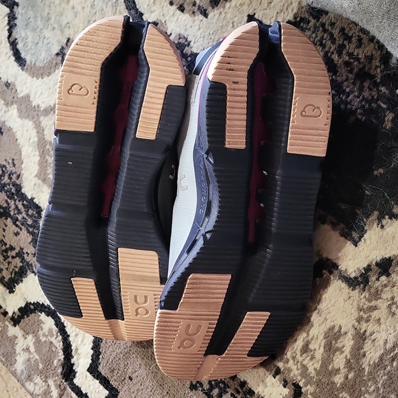 On Cloud Cloudtech Sneakers Size 9 - Picture 3 of 5